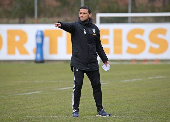 Fußball, Trainerhistorie FC 08 Homburg von 1957 bis heute 10.03.2021, xklex, Fussball Regionalliga Südwest, FC Homburg Training - Neutrainer Timo Wenzel emspor, v.l. Co-Trainer Joti Stamatopoulos (FC Homburg) (DFL DFB REGULATIONS PROHIBIT ANY USE OF PHOTOGRAPHS as IMAGE SEQUENCES and or QUASI-VIDEO) Homburg