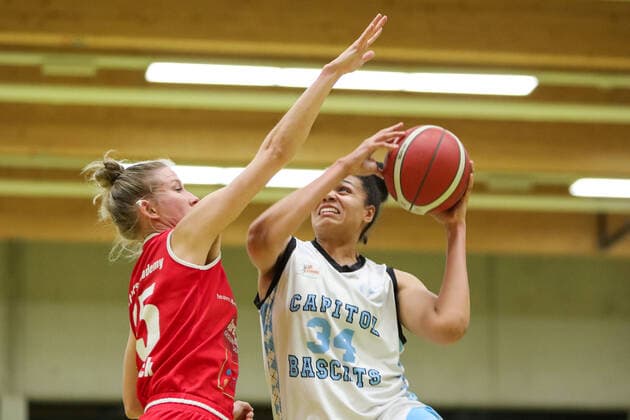 Capitol Bascats Duesseldorf gegen GiroLive Panthers Osnabrueck, 10.03.2021 Milica Milosev ( 15 GiroLive Panthers Osnabrueck), Oceana Paulina Hamilton ( 34 Capitol Bascats Duesseldorf); Capitol Bascats Duesseldorf gegen GiroLive Panthers Osnabrueck am 10.03.2021, Duesseldorf. Copyright: xBEAUTIFULxSPORTS KennyxBeelex