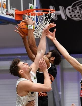 10.03.2021 - Basketball - Saison 2020 2021 - 2. Bundesliga Pro-A - 14. Spieltag: Nürnberg Falcons Basketball Club NBC - wiha panthers Schwenningen - - Phillip Daubner (11, Nürnberg Falcons BC NBC ) Courtney Stockard ( 0, Wiha Panthers Schwenningen)