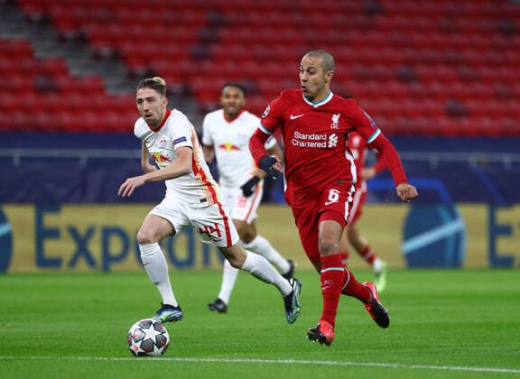 Sport Bilder des Tages Fussball, Herren, Saison 2020 2021, Champions League (Achtelfinale Rückspiel) in Budapest, FC Liverpool - RB Leipzig, v. l. Kevin Kampl (RB Leipzig), Thiago Alcantara (FC Liverpool), 10.03. 2021, Copyright: xSzilviaxMichellerx xMatthiasxKochx