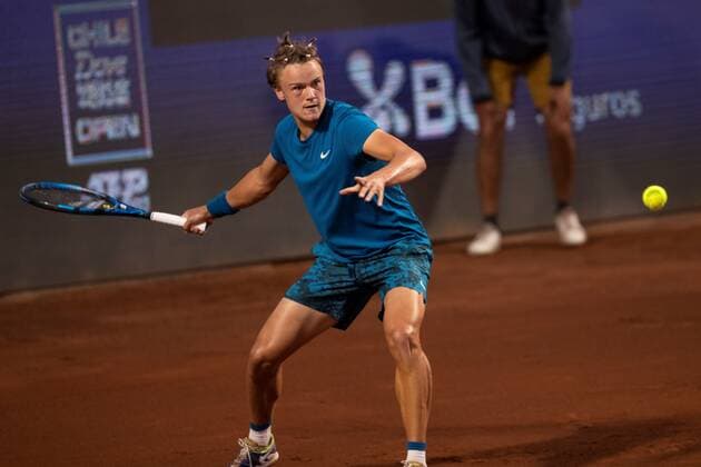 Danish player Holger Vitus Nødskov Rune returns a ball to French Benoît Paire, during an ATP, Tennis Herren 250 Chile Open match in Santiago de Chile, Chile, 10 March 2021. Benoît Paire - Holger Vitus Nødskov Rune !ACHTUNG: NUR REDAKTIONELLE NUTZUNG!  Copyright: xAlbertoxValdesx AME1115 20210311-637510211437665629
