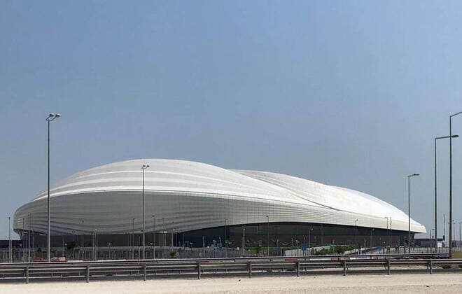 29.10.2019, Vorschau zur Fussball Weltmeisterschaft 2022 in Katar, VAE. Al Janoub Stadium in Al-Wakrah (Katar), 17 Kilometer von Doha entfernt, welches auch Austragungsort von WM Spielen 2022 sein wird. Das Dach-Design des Al Janoub Stadiums, ist an die traditionellen Dhau-Boote angelehnt, die von den Einwohnern der Stadt genutzt wurden. Das Al Wakrah Stadium ist die sportliche Heimat vom Al Wakrah Sports Club. Das Stadion für 40.000 Menschen ist voll Klimatisiert und deshalb ganzjährig bespielbar. *** 29 10 2019, Preview of the 2022 World Cup in Qatar, UAE Al Janoub Stadium in Al Wakrah Qatar , 17 kilometres from Doha, which will also host World Cup 2022 matches The roof design of Al Janoub Stadium, is based on the traditional dhow boats used by the citys inhabitants Al Wakrah Stadium is the sporting home of Al Wakrah Sports Club The stadium for 40,000 people is fully air-conditioned and therefore playable all year round