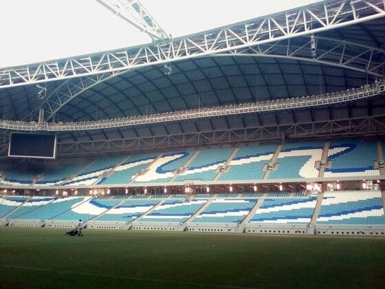 29.10.2019, Vorschau zur Fussball Weltmeisterschaft 2022 in Katar, VAE. Al Janoub Stadium in Al-Wakrah (Katar), 17 Kilometer von Doha entfernt, welches auch Austragungsort von WM Spielen 2022 sein wird. Das Dach-Design des Al Janoub Stadiums, ist an die traditionellen Dhau-Boote angelehnt, die von den Einwohnern der Stadt genutzt wurden. Das Al Wakrah Stadium ist die sportliche Heimat vom Al Wakrah Sports Club. Das Stadion für 40.000 Menschen ist voll Klimatisiert und deshalb ganzjährig bespielbar. *** 29 10 2019, Preview of the 2022 World Cup in Qatar, UAE Al Janoub Stadium in Al Wakrah Qatar , 17 kilometres from Doha, which will also host World Cup 2022 matches The roof design of Al Janoub Stadium, is based on the traditional dhow boats used by the citys inhabitants Al Wakrah Stadium is the sporting home of Al Wakrah Sports Club The stadium for 40,000 people is fully air-conditioned and therefore playable all year round