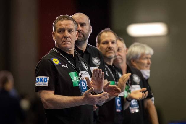 Sport Bilder des Tages Handball Berlin 12.03.2021 Olympiaqualifikation Olympia Qualifikation Deutschland (GER) - Schweden (SWE) Alfred Gislason (Deutschland, Trainer) li.