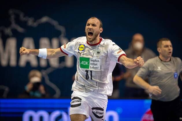 Bilder des Jahres 2021, Sport 03 März Sport Themen der Woche KW10 Handball Berlin 12.03.2021 Olympiaqualifikation Olympia Qualifikation Deutschland (GER) - Schweden (SWE) Marcel Schiller (Deutschland, No.31) Jubel *** Handball Berlin 12 03 2021 Olympic Qualification Germany GER Sweden SWE Marcel Schiller Germany, No 31 Cheering