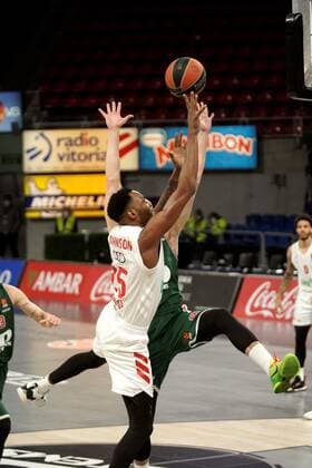 Bayern s US forward JaJuan Johnson (L) in action during the Euroleague game between TD Systems Baskonia and FC Bayern Munich at Buesa Arena pavilion in Vitoria, Basque Country, Spain, 12 March 2021. TD Systems Baskonia - FC Bayern Munich !ACHTUNG: NUR REDAKTIONELLE NUTZUNG!  Copyright: xpmlx GRAF4077 20210312-637511761001024937