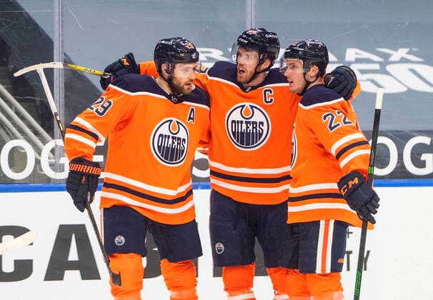Sport Bilder des Tages March 12, 2021, EDMONTON, ab, Canada: Edmonton Oilers Leon Draisaitl (29), Connor McDavid (97) and Tyson Barrie (22) celebrate a goal against the Ottawa Senators during second period NHL, Eishockey Herren, USA action in Edmonton on Friday, March 12, 2021. Leon Draisaitl Connor McDavid Tyson Barrie  - ZUMAc35_ 20210312_zaf_c35_104 Copyright: xJasonxFransonx
