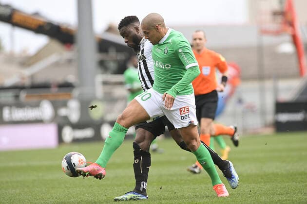 Wahbi Khazri (ASSE) vs Ismael Traore (Angers) FOOTBALL : SCO Angers vs St Etienne - Ligue 1 Uber eats - 13 03 2021 JBAutissier Panoramic 