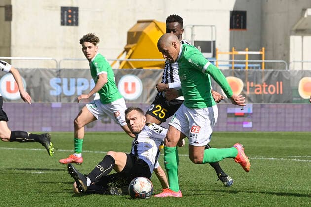 Wahbi Khazri (ASSE) VS Romain Thomas (Angers) FOOTBALL : SCO Angers vs St Etienne - Ligue 1 Uber eats - 13 03 2021 JBAutissier Panoramic 