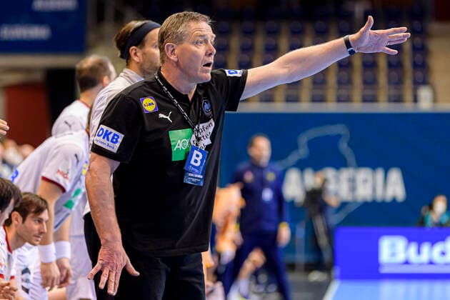 Handball, Maenner: Olympia-Qualifikation, Turnier, Gruppe 3, Deutschland - Schweden Trainer Alfred Gislason (Deutschland) Berlin Max-Schmeling-Halle Berlin Deutschland