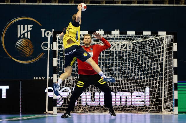 12.03.2021, Max Schmeling Halle, Berlin, GER, IHF Olympia Qualifikation, Deutschland vs Schweden, im Bild Felix Claar of Sweden vs Johannes Bitter of Germany during the men s IHF Olympic qualification match between Germany and Sweden at the Max Schmeling Halle in Berlin, Germany on 2021 03 12.