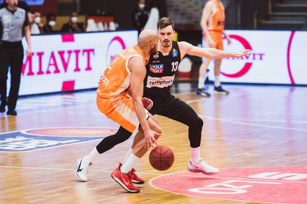 easyCredit-BBL: 23. Spieltag - RASTA Vechta vs. ratiopharm ulm, 13.03.2021 Stefan Peno (RASTA Vechta, 4), Andreas Obst (ratiopharm ulm, 13); easyCredit-BBL: 23. Spieltag - RASTA Vechta vs. ratiopharm ulm am 13.03.2021 in Vechta (RASTA Dome), Germany, Copyright: xBEAUTIFULxSPORTS Neddermannx