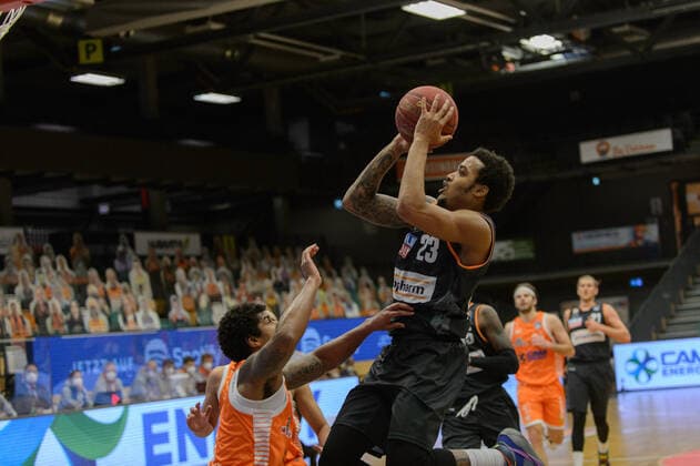 Edgar SOSA (12 Rasta Vechta), Troy CAUPAIN (23 ratiopharm ulm) ; Rasta Vechta vs ratiopharm Ulm, Basketball, easyCredit BBL Bundesliga, 13.03.2021, 23. Spieltag, Saison 2020 2021 ; Copyright: xErikxHillmer EIBNERx EP_ehr Rasta Vechta vs ratiopharm Ulm, Basketball, easyCredit BBL Bundesliga, 13.03.2021, 23. Spieltag, Saison 2020 2021 Vechta Copyright: xErikxHillmer EIBNERx EP_ehr