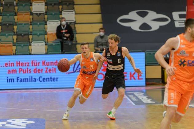 Jannes HUNDT (20 Rasta Vechta), Per GÜNTHER GUENTHER (6 ratiopharm ulm) ; Rasta Vechta vs ratiopharm Ulm, Basketball, easyCredit BBL Bundesliga, 13.03.2021, 23. Spieltag, Saison 2020 2021 ; Copyright: xErikxHillmer EIBNERx EP_ehr Rasta Vechta vs ratiopharm Ulm, Basketball, easyCredit BBL Bundesliga, 13.03.2021, 23. Spieltag, Saison 2020 2021 Vechta Copyright: xErikxHillmer EIBNERx EP_ehr