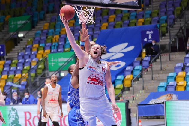 Fraport Skyliners - JobStairs Giessen 46ers, easyCredit BBL Korbleger von John Bryant (Giessen, 54). Basketball-Spiel der easyCredit BBL zwischen den Fraport Skyliners und den JobStairs Giessen 46ers am 13. Maerz 2021 in der Fraport-Arena in Frankfurt am Main., Frankfurt am Main Hessen Deutschland Fraport-Arena