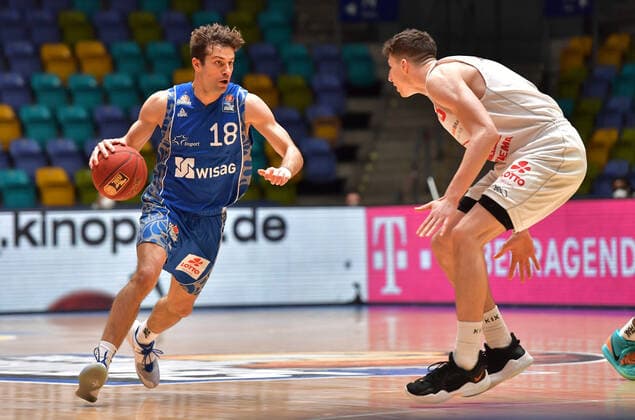 13.03.2021, xblx, Basketball BBL Bundesliga, Frankfurt Skyliners - Giessen 46ers emspor, v.l. Joe Rahon (Fraport Skyliners Frankfurt), Alen Pjanic (Giessen 46ers) (DFL DFB REGULATIONS PROHIBIT ANY USE OF PHOTOGRAPHS as IMAGE SEQUENCES and or QUASI-VIDEO) Frankfurt am Main