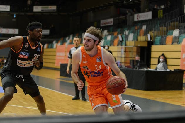 Aric HOLMAN (35 ratiopharm ulm), Jesse HUNT (34 Rasta Vechta) ; Rasta Vechta vs ratiopharm Ulm, Basketball, easyCredit BBL Bundesliga, 13.03.2021, 23. Spieltag, Saison 2020 2021 ; Copyright: xErikxHillmer EIBNERx EP_ehr Rasta Vechta vs ratiopharm Ulm, Basketball, easyCredit BBL Bundesliga, 13.03.2021, 23. Spieltag, Saison 2020 2021 Vechta Copyright: xErikxHillmer EIBNERx EP_ehr