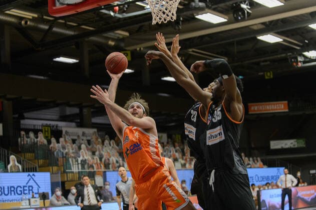 Jesse HUNT (34 Rasta Vechta), Troy CAUPAIN (23 ratiopharm ulm), Aric HOLMAN (35 ratiopharm ulm) ; Rasta Vechta vs ratiopharm Ulm, Basketball, easyCredit BBL Bundesliga, 13.03.2021, 23. Spieltag, Saison 2020 2021 ; Copyright: xErikxHillmer EIBNERx EP_ehr Rasta Vechta vs ratiopharm Ulm, Basketball, easyCredit BBL Bundesliga, 13.03.2021, 23. Spieltag, Saison 2020 2021 Vechta Copyright: xErikxHillmer EIBNERx EP_ehr