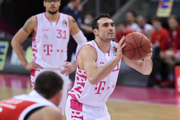 GER, Easycredit BBL, Telekom Baskets Bonn vs. Brose Bamberg 13.03.2021, Telekom Dome, Bonn, GER, Easycredit BBL, Telekom Baskets Bonn vs. Brose Bamberg, im Bild: Freiwurf Anthony DiLeo (Telekom Bonn 11),