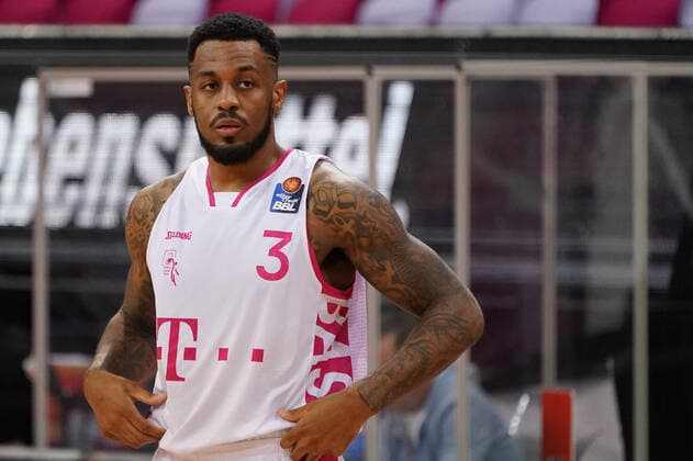 GER, Easycredit BBL, Telekom Baskets Bonn vs. Brose Bamberg 13.03.2021, Telekom Dome, Bonn, GER, Easycredit BBL, Telekom Baskets Bonn vs. Brose Bamberg, im Bild: James Thompson (Telekom Bonn 3), Einzelaktion, Halbkörper Halbkoerper,