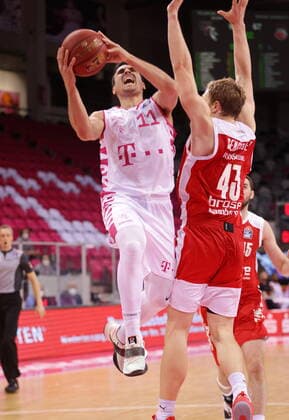 Anthony DiLeo Telekom Baskets Bonn vs. Brose Bamberg easyCredit BBL 1. Bundesliga , Saison 2020 2021 , 23. Spieltag