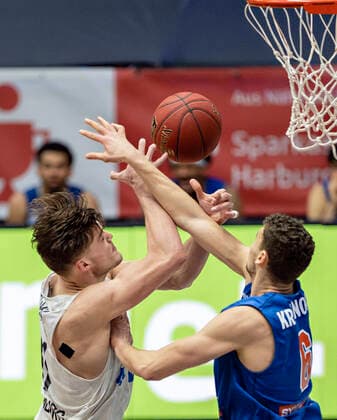 Maik Kotsar (Towers), Marko Krstanoviv (MBC) 13.03.21, Hamburg-Wilhelmsburg, easy Credit BBL, Basketball Bundesliga, Saison 2020 2021, 23. Spieltag Â