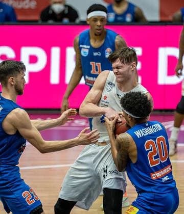 Michal Michalak (MBC), Kyndahl Hill (MBC), Maik Kotsar (Towers), Deron Washington (MBC) 13.03.21, Hamburg-Wilhelmsburg, easy Credit BBL, Basketball Bundesliga, Saison 2020 2021, 23. Spieltag Â