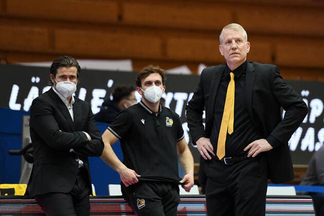 John Patrick (MHP Riesen Ludwigsburg, Trainer) vor dem Spiel, GER, HAKRO Merlins Crailsheim vs. MHP Riesen Ludwigsburg, 14.03.2021, 23. Spieltag easycredit Basketball Bundesliga, Spielzeit 2020 2021. GER, HAKRO Merlins Crailsheim vs. MHP Riesen Ludwigsburg, 14.03.2021, 23. Spieltag easycredit Basketball Bundesliga, Spielzeit 2020 2021 Crailsheim Copyright: xEibnerxPressefoto MichaelxMemmlerx EP_MMR