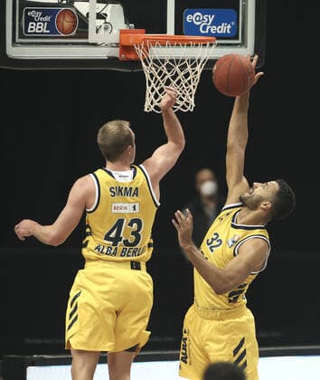Luke Sikma, Johannes Thiemann Basketball BBL Bundesliga Herren Saison 2020 2021 14.03.2021 ALBA Berlin vs. BG Göttingen