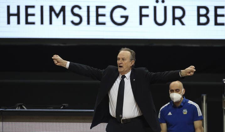 Sport Bilder des Tages Trainer Aito Garcia Reneses zeigend, gestikulierend Aktion Oberkoerper Oberkörper Basketball BBL Bundesliga Herren Saison 2020 2021 14.03.2021 ALBA Berlin vs. BG Göttingen