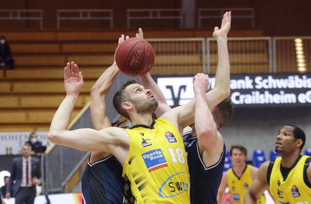 Ludwigsburg , Basketball easyCredit BBL Bundesliga , HAKRO Merlins Crailsheim vs. MHP Riesen Ludwigsburg , Jonas Wohlfarth-Bottermann ( Riesen )