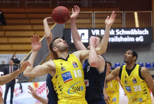 Ludwigsburg , Basketball easyCredit BBL Bundesliga , HAKRO Merlins Crailsheim vs. MHP Riesen Ludwigsburg , Jonas Wohlfarth-Bottermann ( Riesen )