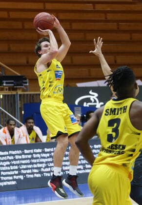 Ludwigsburg , Basketball easyCredit BBL Bundesliga , HAKRO Merlins Crailsheim vs. MHP Riesen Ludwigsburg , Jordan Hulls ( Riesen )