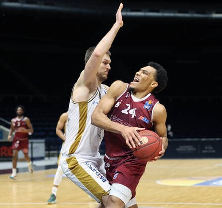 Martin Peterka (Basketball Loewen Braunschweig), George King (Chemnitz99)