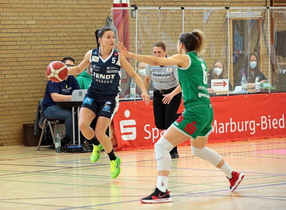 14.03.2021, xovx, Basketball Damen 1. Bundesliga, BC Pharmaserv Marburg - XCYDE Angels Nördlingen v.l. Magaly Meynadier (XCYDE Angels Nördlingen), Theresa Simon (BC Pharmaserv Marburg) Marburg Sporthalle Georg-Gaßmann-Stadion Hessen Deutschland (DE)