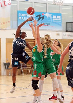 14.03.2021, xovx, Basketball Damen 1. Bundesliga, BC Pharmaserv Marburg - XCYDE Angels Nördlingen v.l. Respect Leaphart (XCYDE Angels Nördlingen), Marie Bertholdt (BC Pharmaserv Marburg), Hanna Crymble (BC Pharmaserv Marburg), Theresa Simon (BC Pharmaserv Marburg) Marburg Sporthalle Georg-Gaßmann-Stadion Hessen Deutschland (DE)