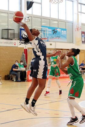 14.03.2021, xovx, Basketball Damen 1. Bundesliga, BC Pharmaserv Marburg - XCYDE Angels Nördlingen v.l. Respect Leaphart (XCYDE Angels Nördlingen), Tonisha Baker (BC Pharmaserv Marburg) Marburg Sporthalle Georg-Gaßmann-Stadion Hessen Deutschland (DE)