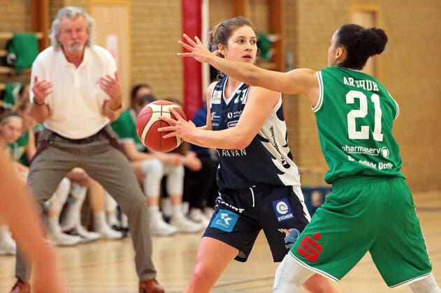 Sport Bilder des Tages 14.03.2021, xovx, Basketball Damen 1. Bundesliga, BC Pharmaserv Marburg - XCYDE Angels Nördlingen v.l. Laken James (XCYDE Angels Nördlingen), Rachel Arthur (BC Pharmaserv Marburg) Marburg Sporthalle Georg-Gaßmann-Stadion Hessen Deutschland (DE)
