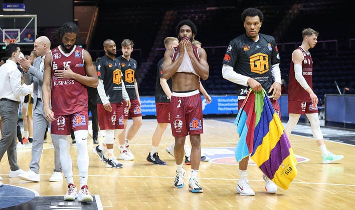 Terrell Harris (Chemnitz99) 2 enttaeuscht, Marcus Thornton (Chemnitz99)15
