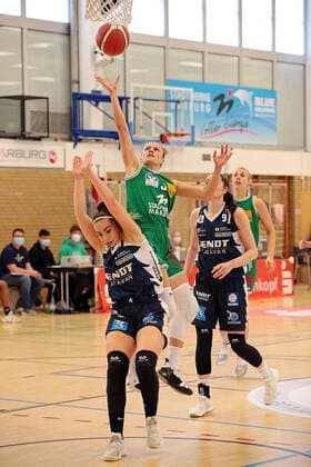 14.03.2021, xovx, Basketball Damen 1. Bundesliga, BC Pharmaserv Marburg - XCYDE Angels Nördlingen v.l. Magaly Meynadier (XCYDE Angels Nördlingen), Alexandra Wilke (BC Pharmaserv Marburg), Julia Köppl (XCYDE Angels Nördlingen), Marie Bertholdt (BC Pharmaserv Marburg) Marburg Sporthalle Georg-Gaßmann-Stadion Hessen Deutschland (DE)