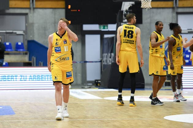 Lukas Herzog (MHP Riesen Ludwigsburg) ist enttaeuscht ueber die Niederlage, GER, HAKRO Merlins Crailsheim vs. MHP Riesen Ludwigsburg, 14.03.2021, 23. Spieltag easycredit Basketball Bundesliga, Spielzeit 2020 2021. GER, HAKRO Merlins Crailsheim vs. MHP Riesen Ludwigsburg, 14.03.2021, 23. Spieltag easycredit Basketball Bundesliga, Spielzeit 2020 2021 Crailsheim Copyright: xEibnerxPressefoto MichaelxMemmlerx EP_MMR