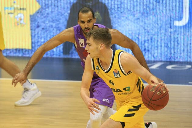 DEU, GER, 1.BBL, ALBA vs. BG Goettingen, 14.03.2021, Mercedes-Benz-Arena, Berlin, DEU, GER, 1.BBL, ALBA vs. BG Goettingen, im Bild Malte Delow (ALBA Berlin 6), Aubrey Dawkins (Goettingen 24)