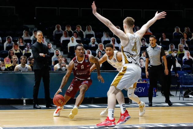 14.03.2021, xgox, Basketball, easyCredit BBL, Basketball Loewen Braunschweig - Niners Chemnitz emspor, v.l. Isiaha Mike (Niners Chemnitz, 11) Zweikampf Braunschweig