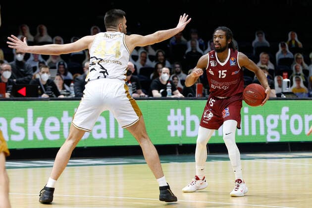 14.03.2021, xgox, Basketball, easyCredit BBL, Basketball Loewen Braunschweig - Niners Chemnitz emspor, v.l. Marcus Thornton (Niners Chemnitz, 15) am Ball Braunschweig
