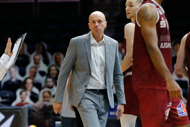 14.03.2021, xgox, Basketball, easyCredit BBL, Basketball Loewen Braunschweig - Niners Chemnitz emspor, v.l. Rodrigo Pastore (Niners Chemnitz, Trainer) enttaeuscht, disappointed nach dem Spiel Braunschweig