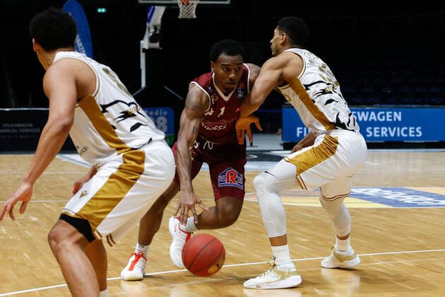 14.03.2021, xgox, Basketball, easyCredit BBL, Basketball Loewen Braunschweig - Niners Chemnitz emspor, v.l. Isiaha Mike (Niners Chemnitz, 11) am Ball Braunschweig