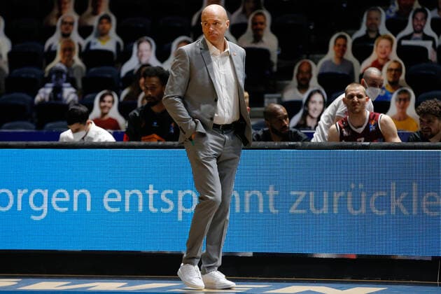 14.03.2021, xgox, Basketball, easyCredit BBL, Basketball Loewen Braunschweig - Niners Chemnitz emspor, v.l. Rodrigo Pastore (Niners Chemnitz, Trainer) nachdenklich Braunschweig