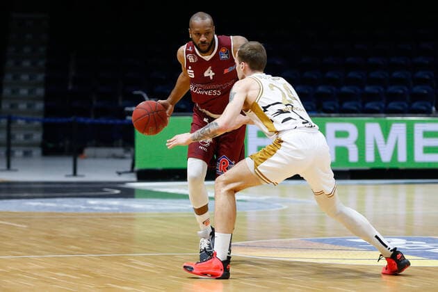14.03.2021, xgox, Basketball, easyCredit BBL, Basketball Loewen Braunschweig - Niners Chemnitz emspor, v.l. Virgil Matthews (Niners Chemnitz, 4) am Ball Braunschweig