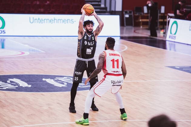 ProA: 26. Spieltag - Artland Dragons vs. MLP Academics Heidelberg, 14.03.2021 Jordan Geist (MLP Academics Heidelberg, 15), Gerel David Simmons (Artland Dragons, 11); ProA: 26. Spieltag - Artland Dragons vs. MLP Academics Heidelberg am 14.03.2021 in Quakenbrueck (Artland Arena), Germany, Copyright: xBEAUTIFULxSPORTS Neddermannx