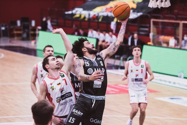 ProA: 26. Spieltag - Artland Dragons vs. MLP Academics Heidelberg, 14.03.2021 Jordan Geist (MLP Academics Heidelberg, 15), Adrian Breitlauch (Artland Dragons, 7); ProA: 26. Spieltag - Artland Dragons vs. MLP Academics Heidelberg am 14.03.2021 in Quakenbrueck (Artland Arena), Germany, Copyright: xBEAUTIFULxSPORTS Neddermannx